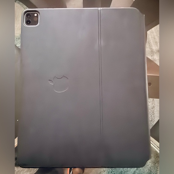 Apple iPad Pro 12.9” (2020) –  4th GEN+128GB + Magic Keyboard + Case WiFi - Picture 7 of 11